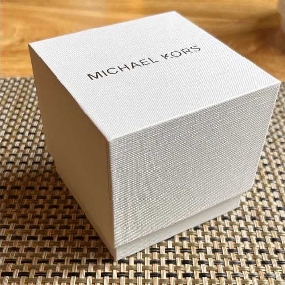Michael Kors Watch Box - Picture 2 of 3